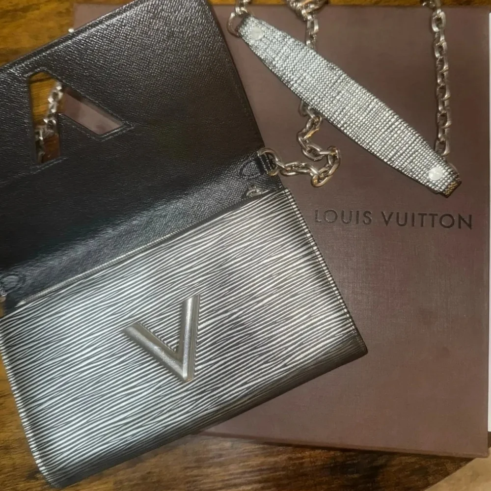 Louis Vuitton Epi Twist Bag/Wallet on Chain Rare Color
